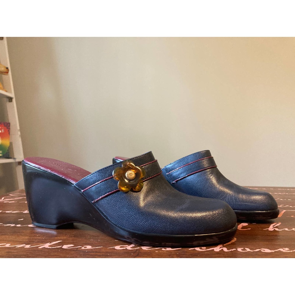 7.5 M Vintage Y2k Tommy Hillfiger Blue and Red Wedge Clogs Clear Plastic Flower